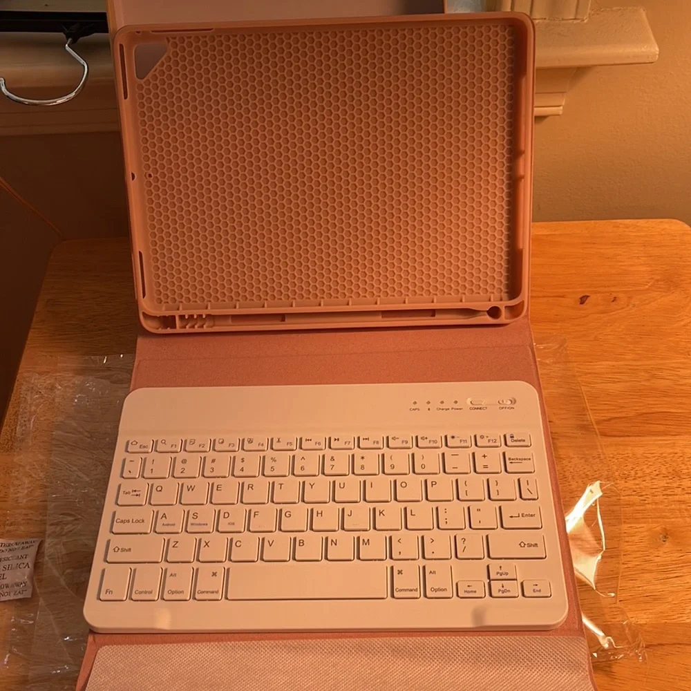 NIB iPad Smart Keyboard 🎹 size 9. 7